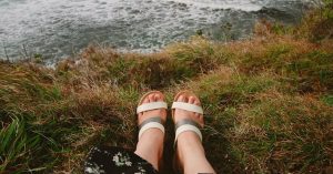 Read more about the article Bliv smukt klædt på til en date med de rigtige sandaler